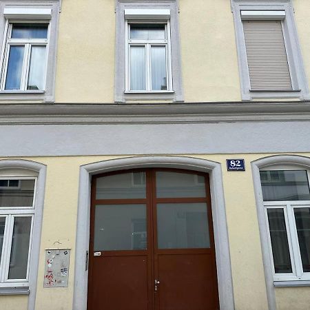 Cozy 8-Person Home In Vienna Located At Haberlgasse 82 N1 Exteriér fotografie